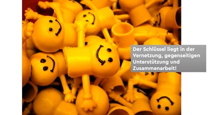 Viele lächelnde gelbe Figürchen