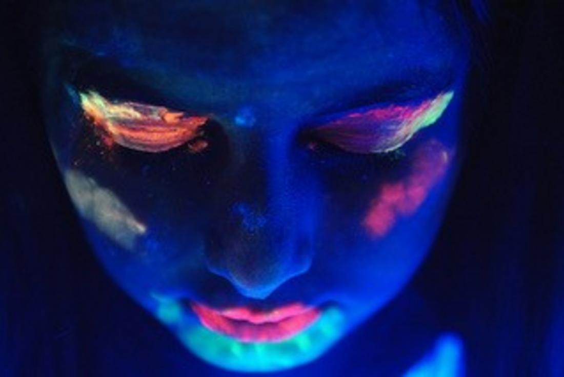 Ein Jugendlicher im Graffiti-Stil