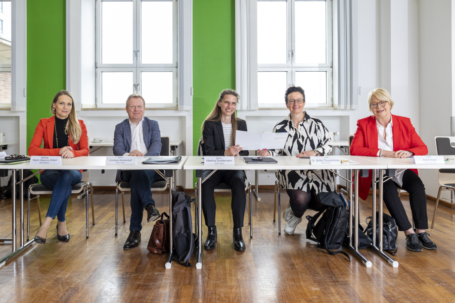 Die Städte Bottrop, Duisburg, Hagen, Hamm und Herne unterzeichnen die Kooperationsvereinbarung der Bildungsinitiative RuhrFutur