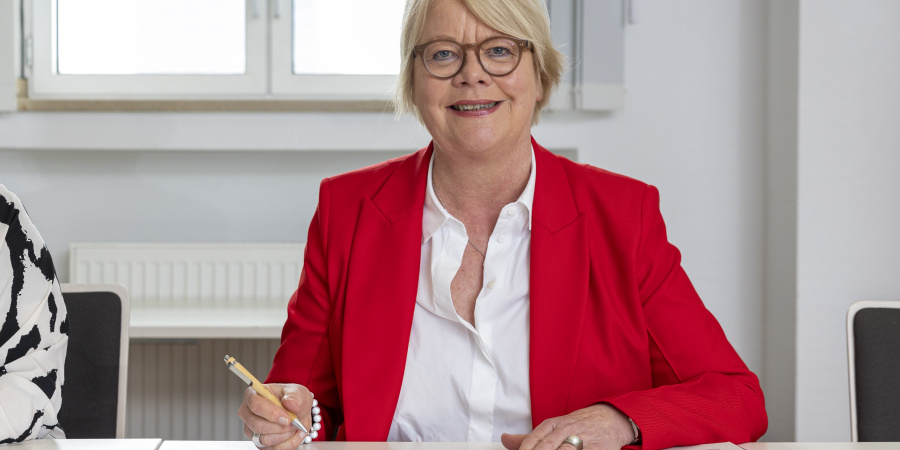 Unterzeichnung Astrid Neese