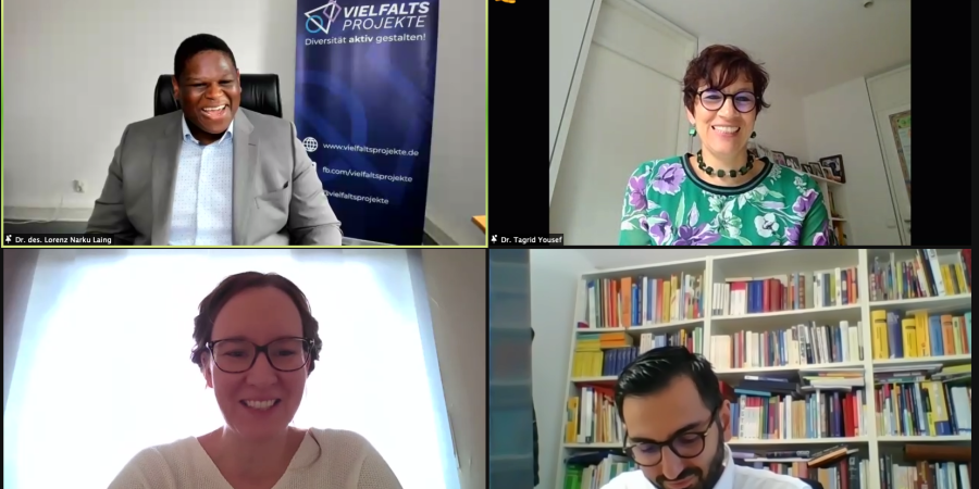 4 Teilnehmer einer Paneldiskussion