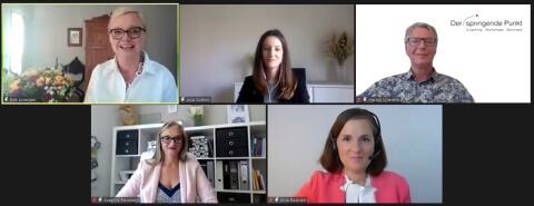 Moderatorin Britt Lorenzen, Susanne Rossbach (Bezirksregierung Arnsberg), Elisa Rudolph (Soencksen & Teilhaber), Harald Scherello (Der springende Punkt) sowie Anja Gottlob (RuhrFutur) im Eröffnungsgespräch.