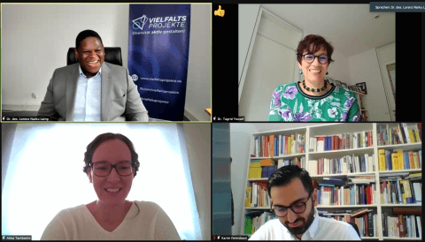 4 Teilnehmer einer Paneldiskussion